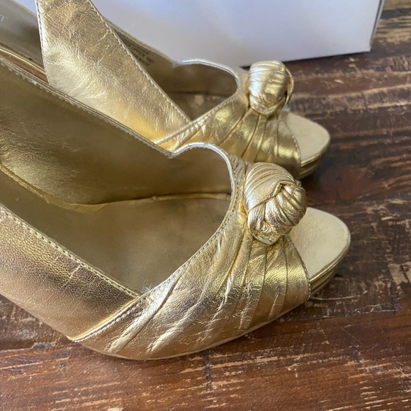 Nine West Gold platform sling back sandals, size 7.5. - Picture 6 of 7